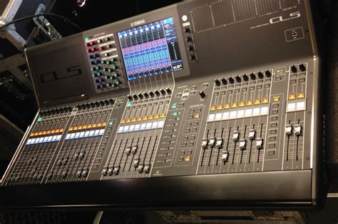 Yamaha CL5 console - digital mixing with 72 mono/8 stereo input channels