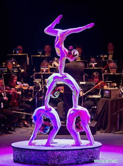 Chinese Acrobats, Canadian Symphony Present Joint Show