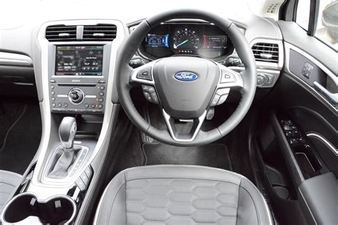 Ford Mondeo Vignale Hybrid Review - GreenCarGuide.co.uk