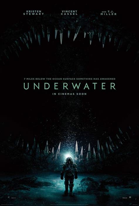 Underwater (Movie) Review - Horror Movie Talk