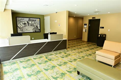 Super 8 by Wyndham Bronx Near Botanical Garden | Bronx, NY Hotels