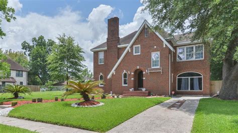 PHOTOS: Beyonce's childhood home for sale in Houston | khou.com