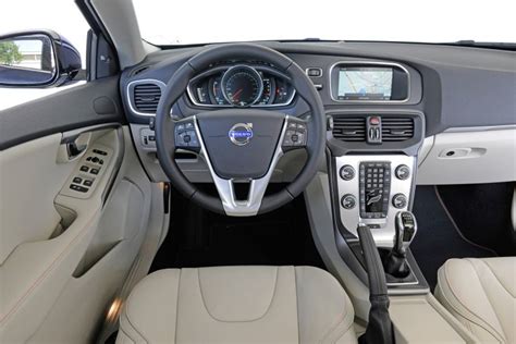 Volvo V40 Cross Country Receives Powertrain Upgrade - Cars.co.za