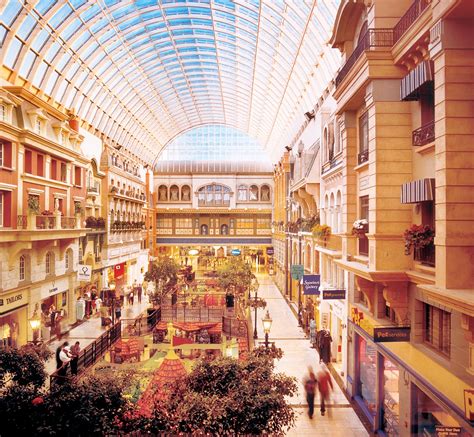 El Centro Comercial más grande de Canada. WEST EDMONTON MALL ~ Espacio Retail. Diseño de tiendas ...