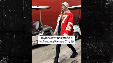 Taylor Swift Stares Googly-Eyed at Travis Kelce After Chiefs Playoff ...