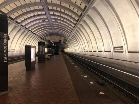 Tenleytown-AU Metro Station (Washington, 1984) | Structurae