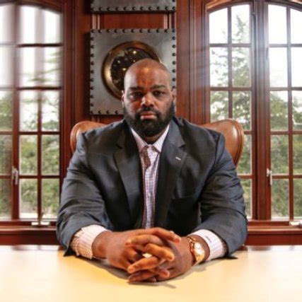 Michael Oher Net Worth, Wife, Age, Story, Siblings, Family & Biography