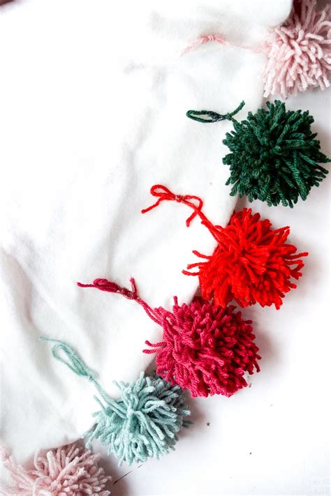 DIY Pom Poms | Guide Patterns