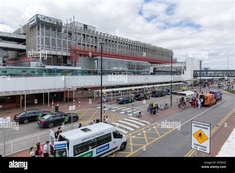 Dublin airport terminal one main entrance hi-res stock photography and images - Alamy