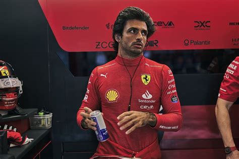 Sainz Terpukul Kehilangan Kursi Ferrari F1 dari Hamilton