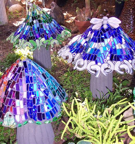 Mosaic Garden Art - Passiflora Mosaics - Fred & Donnell Pasion | Mosaic garden art, Mosaic ...