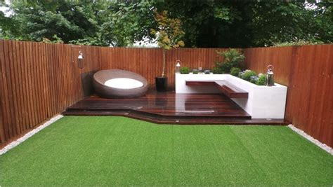 28 Small Backyard Turf Ideas for Your Outdoor Space