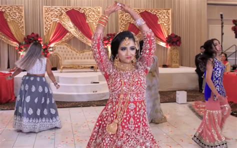 Bride danced on the song ‘Deewani Mastani’, the groom and the audience ...