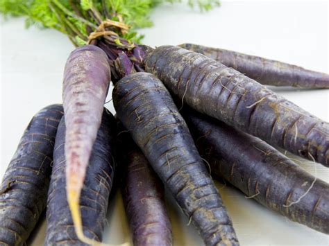 4 Surprising Benefits of Black Carrots | Organic Facts