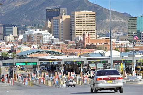 Border Cars head into El Paso from Juárez on the Paso Del Norte ... | Travel posters, El paso ...