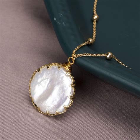 Mother of Pearl Pendant Necklace in 14K Gold Chain – Huge Tomato