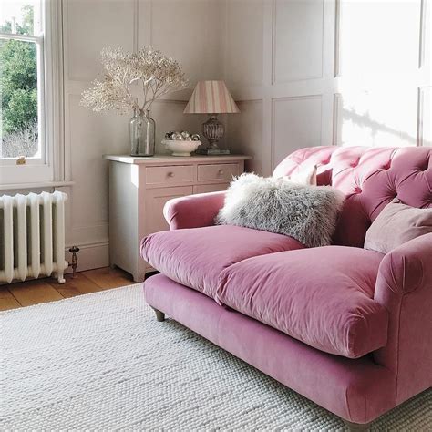 20+ Pink Couch Living Room