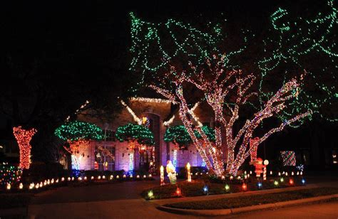 Top 4 Neighborhoods for Christmas Lights in DFW