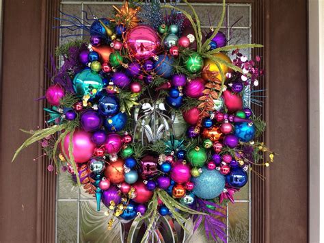 Multi Color Christmas Ornaments Wreath - Etsy | Decoration noel, Decoration vitrine noel ...