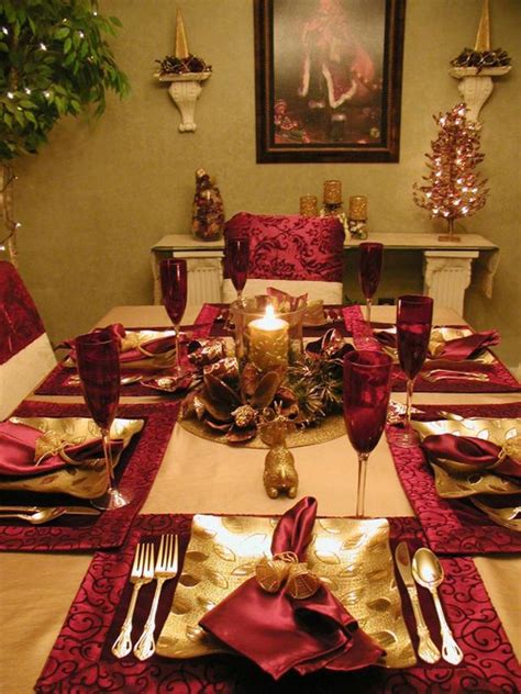 24 Dazzling Table Settings for a Sparkling Christmas Eve | Founterior