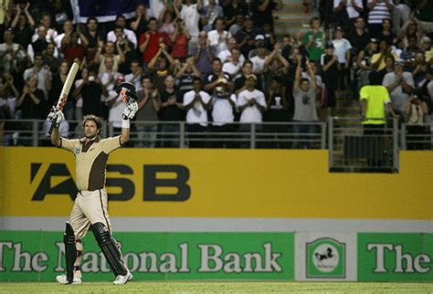 Chris Cairns acknowledges the crowd on his final appearance | ESPNcricinfo.com