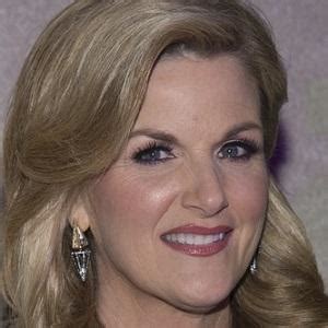 Trisha Yearwood - Age, Family, Bio | Famous Birthdays