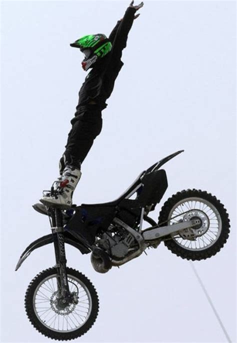 Extreme Motorcycle Stunts (29 pics)