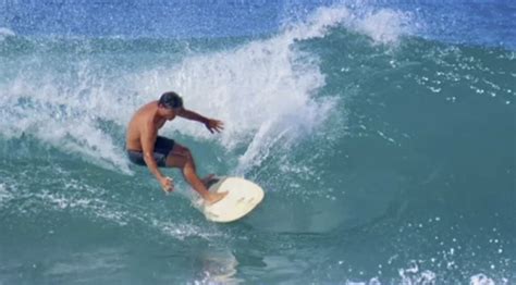 Surfer Lost his Foot During a Tiger Shark Attack - We Love Sharks!