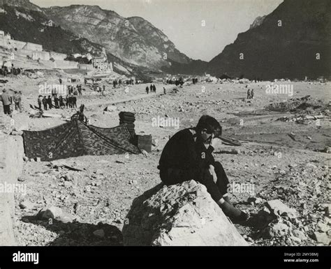 People after the Vajont dam disaster, Italy 1963 Stock Photo - Alamy