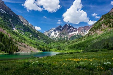 Maroon Lake and Maroon Bells Stock Photo - Image of paradise, beautiful: 156368144