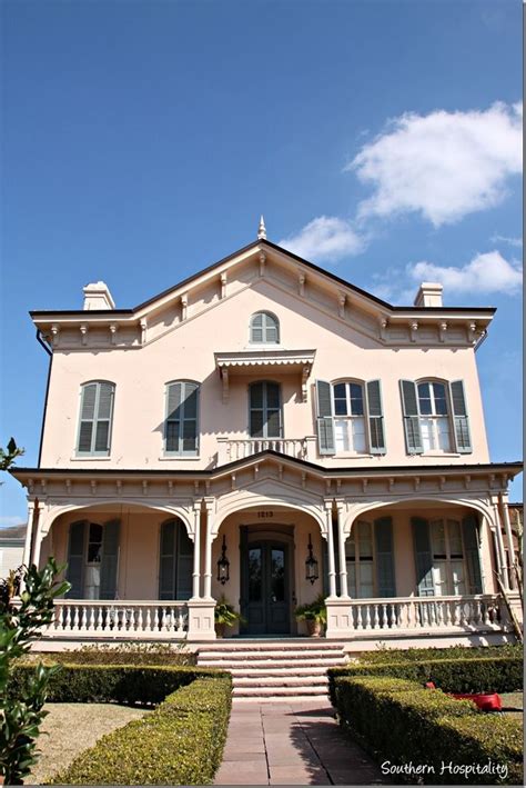 Garden District Walking Tour: New Orleans | Garden district, Tours new ...