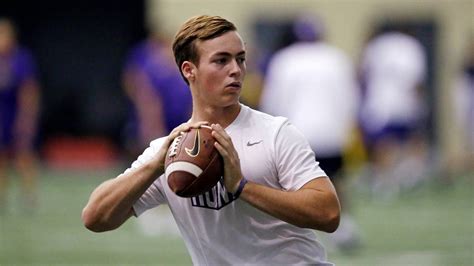 What do the Washington Huskies do if quarterback Jake Browning gets ...