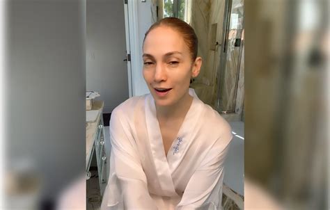 Jennifer Lopez, Goes Make-up Free In 'Goddess Glow' Transformation