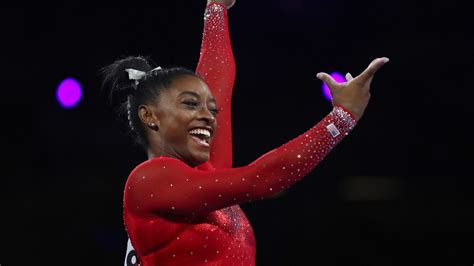 Simone Biles ties worlds medal record with vault win | ksdk.com