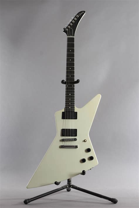 2007 Gibson Explorer Guitar Of The Week #47 '84 Reissue White | Guitar Chimp