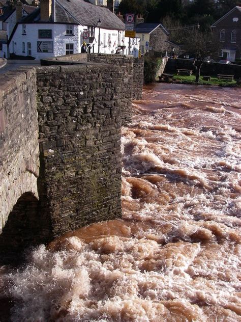 Crickhowell Bridge © Alan Bowring cc-by-sa/2.0 :: Geograph Britain and ...