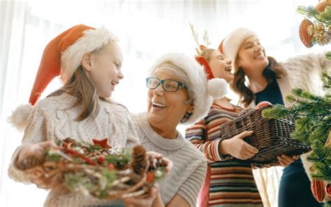 10 Festive and Fun Holiday Activities for Seniors | Eden Senior Care