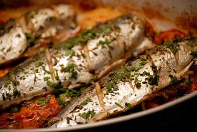 Corfu Recipes - Baked Mackerel with tomato and garlic