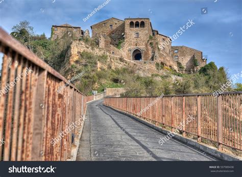 Civita Di Bagnoregio Bridge Stock Photo 597989438 | Shutterstock