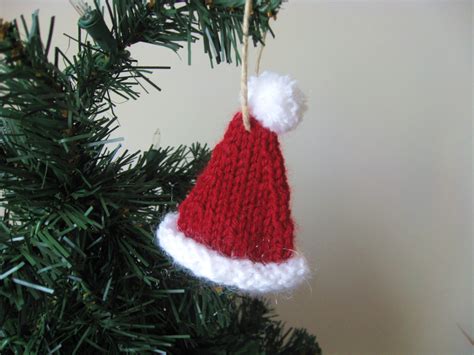 Family Crafts and Recipes: Knitted Christmas Ornaments- Free Pattern Included