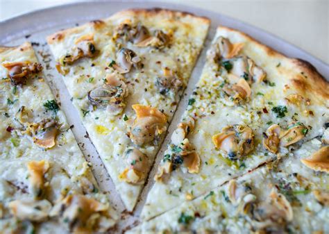 A Clam Pizza Worth Waiting For - The New York Times