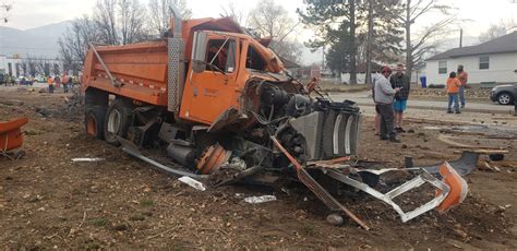 Dump truck crashes into multiple vehicles, injuring people in Bountiful | KMYU