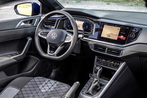 Volkswagen Interieur_volkswagen-polo-tsi-110-dgs7-r-line-millesime-2022_0 photo en Haute Définition