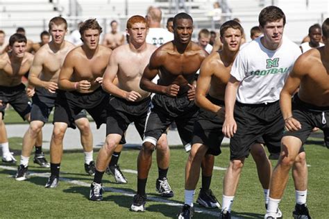 Get Better Throughout the Season With These In-Season Football Workouts ...