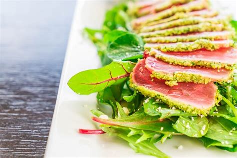 Premium Photo | Raw tuna salad