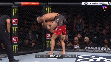 UFC 269: Charles Oliveira defeats Dustin Poirier via submission