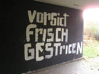 vorsict frisch gestricen | "Beware wet paint!" Graffiti at t… | Flickr