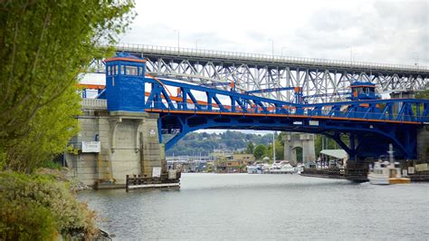 Fremont Bridge in Seattle, Washington | Expedia.ca