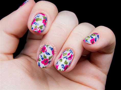 Simple Vintage Floral Inspired by Lacquerstyle | Chalkboard Nails ...
