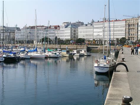 File:A coruna puerto deportivo.jpg - Wikimedia Commons